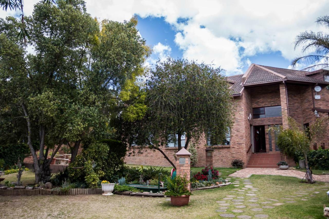 Jenny'S Guest House Grahamstown Bagian luar foto