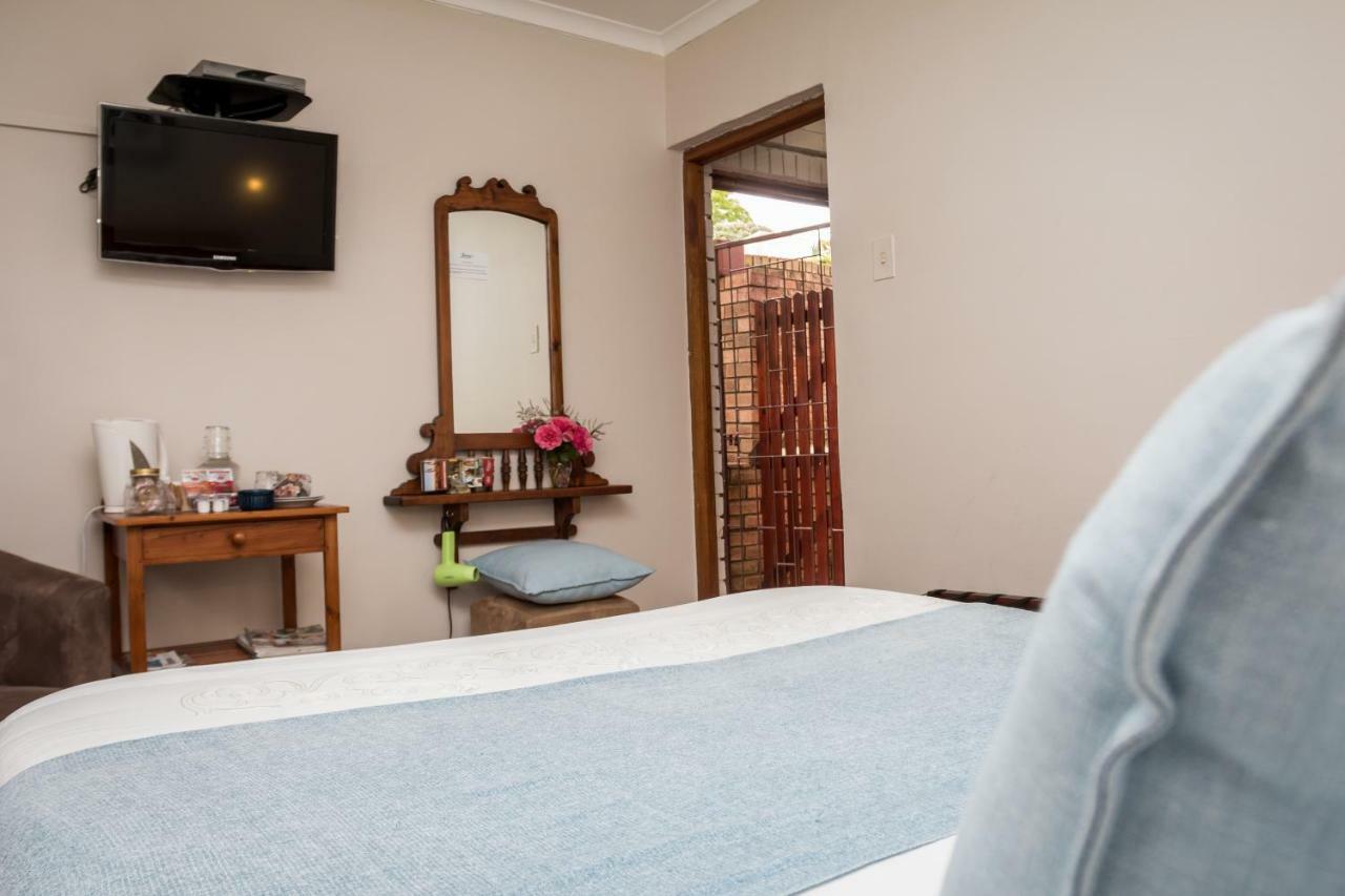 Jenny'S Guest House Grahamstown Bagian luar foto