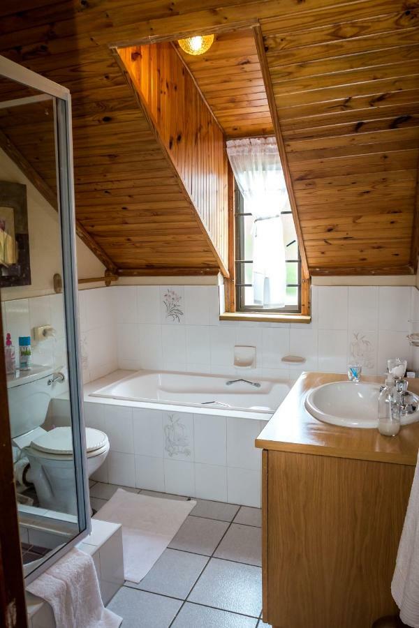 Jenny'S Guest House Grahamstown Bagian luar foto
